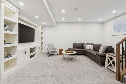 2835 42 Street Sw, Calgary, AB - Indoor Photo Showing Other Room