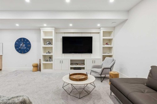 2835 42 Street Sw, Calgary, AB - Indoor Photo Showing Living Room
