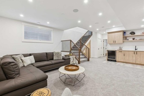 2835 42 Street Sw, Calgary, AB - Indoor Photo Showing Living Room