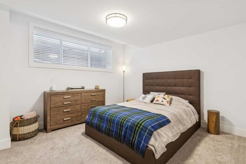 2835 42 Street Sw, Calgary, AB - Indoor Photo Showing Bedroom