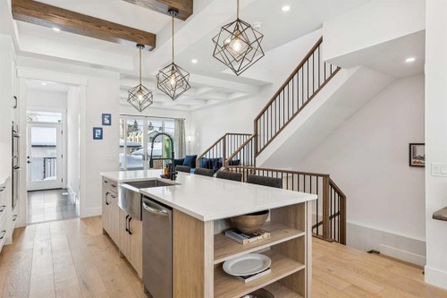 2835 42 Street Sw, Calgary, AB - Indoor Photo Showing Kitchen