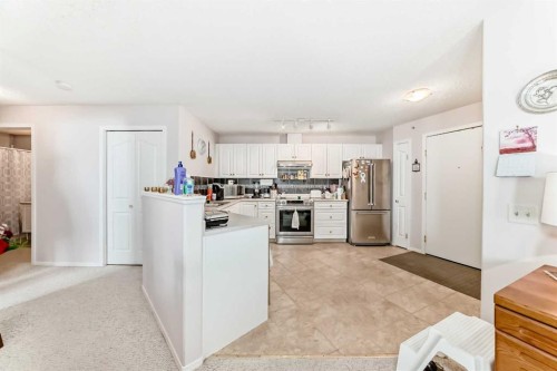 410-5000 Somervale Court Sw, Calgary, AB - Indoor Photo Showing Kitchen