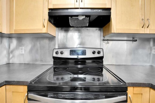 4109-70 Panamount Drive Nw, Calgary, AB - Indoor Photo Showing Kitchen
