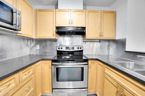 4109-70 Panamount Drive Nw, Calgary, AB - Indoor Photo Showing Kitchen