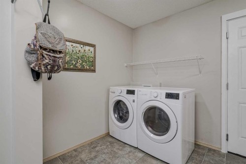 212 Cove Court, Chestermere, AB - Indoor Photo Showing Laundry Room