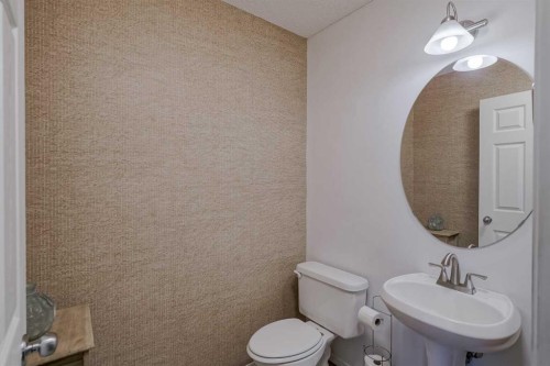 212 Cove Court, Chestermere, AB - Indoor Photo Showing Bathroom
