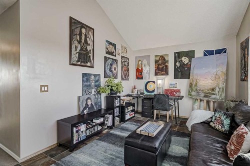 212 Cove Court, Chestermere, AB - Indoor Photo Showing Living Room