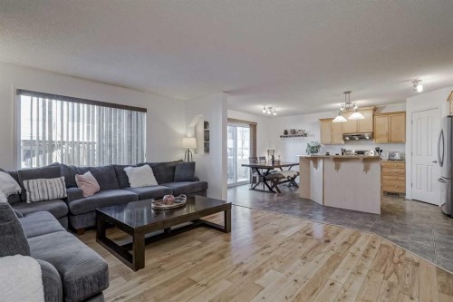 212 Cove Court, Chestermere, AB - Indoor Photo Showing Living Room