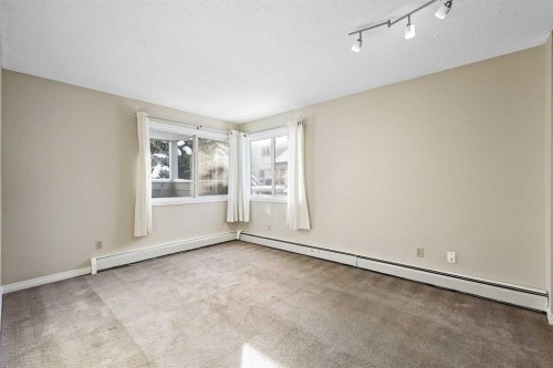 3211-80 Glamis Drive Sw, Calgary, AB - Indoor Photo Showing Other Room