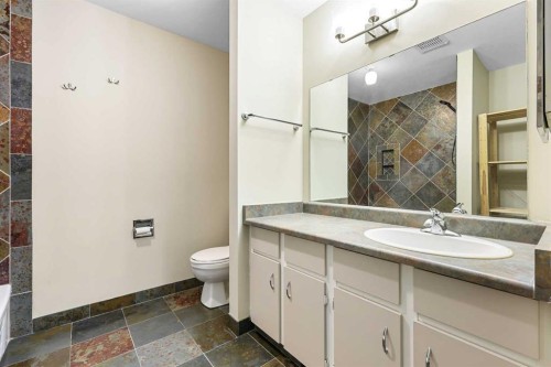 3211-80 Glamis Drive Sw, Calgary, AB - Indoor Photo Showing Bathroom