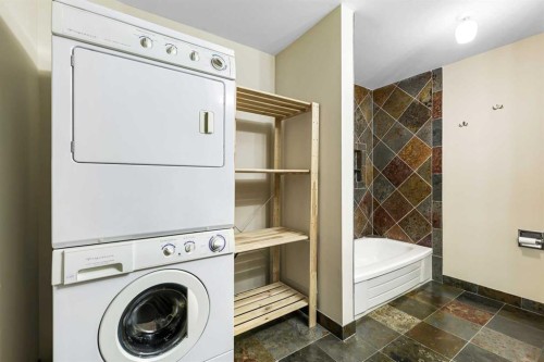3211-80 Glamis Drive Sw, Calgary, AB - Indoor Photo Showing Laundry Room