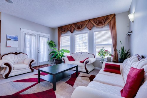77 Saddleland Drive Ne, Calgary, AB - Indoor Photo Showing Living Room