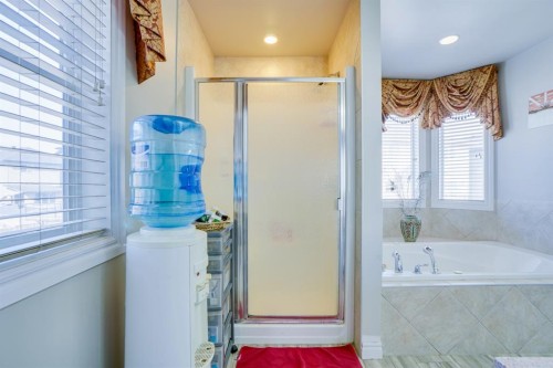 77 Saddleland Drive Ne, Calgary, AB - Indoor Photo Showing Bathroom