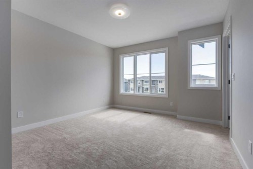 7153 Rangeview Avenue Se, Calgary, AB - Indoor Photo Showing Other Room