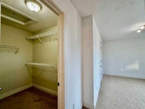 17 Bridleridge Manor Sw, Calgary, AB - Indoor