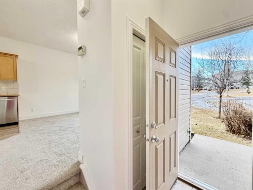 17 Bridleridge Manor Sw, Calgary, AB - 