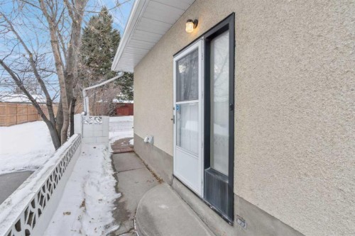 427 Tache Avenue Nw, Calgary, AB - Outdoor
