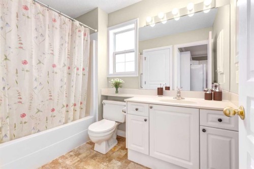 1541 11 Street Sw, Calgary, AB - Indoor Photo Showing Bathroom