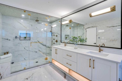 27 Langton Drive Sw, Calgary, AB - Indoor Photo Showing Bathroom