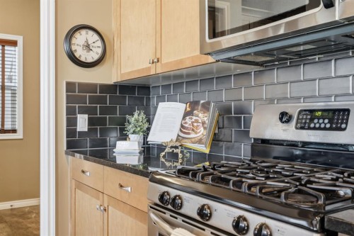 166 Cranridge Terrace Se, Calgary, AB - Indoor Photo Showing Kitchen