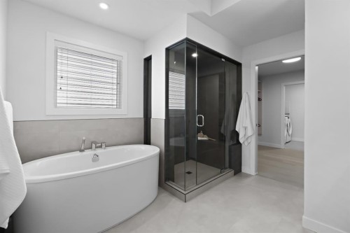 50 Westland Park Sw, Calgary, AB - Indoor Photo Showing Bathroom