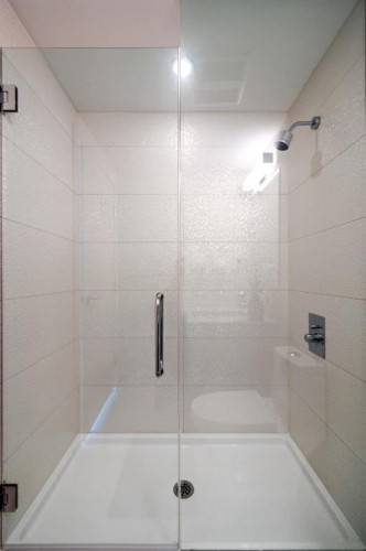 2002-1188 3 Street Se, Calgary, AB - Indoor Photo Showing Bathroom