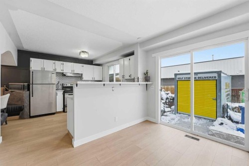 16 Cedarwood Rise Sw, Calgary, AB - Indoor Photo Showing Kitchen