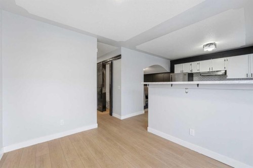16 Cedarwood Rise Sw, Calgary, AB - Indoor Photo Showing Kitchen