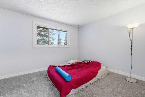 16 Cedarwood Rise Sw, Calgary, AB - Indoor Photo Showing Bedroom