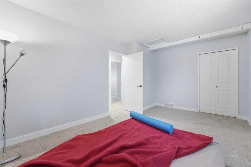 16 Cedarwood Rise Sw, Calgary, AB - Indoor Photo Showing Bedroom
