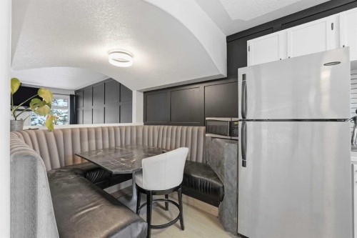 16 Cedarwood Rise Sw, Calgary, AB - Indoor