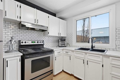 16 Cedarwood Rise Sw, Calgary, AB - Indoor Photo Showing Kitchen With Double Sink With Upgraded Kitchen