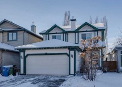 28 Douglas Ridge Green SE Calgary, AB T2Z 2Z9