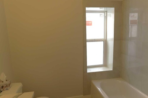 111 6 Avenue Se, Three Hills, AB - Indoor Photo Showing Bathroom
