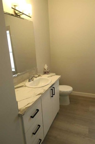 111 6 Avenue Se, Three Hills, AB - Indoor Photo Showing Bathroom