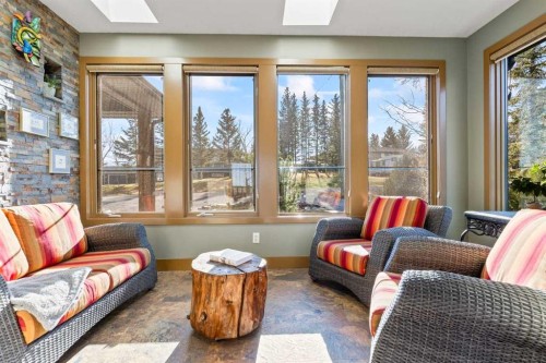 80 Cochrane Lake Trail, Cochrane Lake, AB - Indoor Photo Showing Living Room