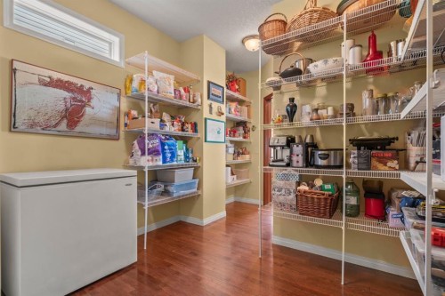 153 Crestridge Way Sw, Calgary, AB - Indoor