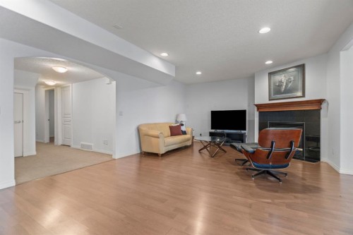 153 Crestridge Way Sw, Calgary, AB - Indoor