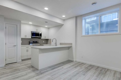 9 Magnolia Path Se, Calgary, AB - Indoor Photo Showing Kitchen