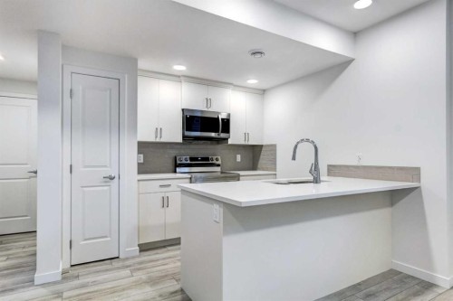 9 Magnolia Path Se, Calgary, AB - Indoor Photo Showing Kitchen