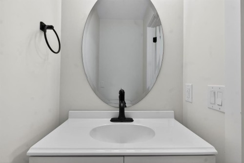150 Pinehill Road Ne, Calgary, AB - Indoor Photo Showing Bathroom