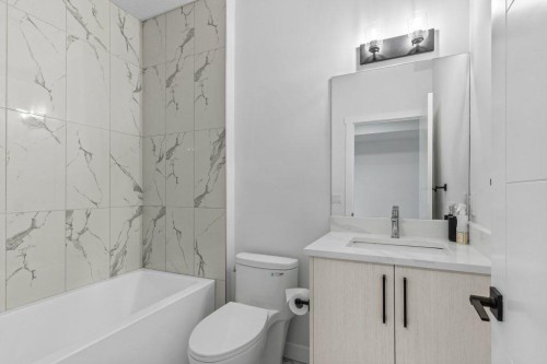 343 Sage Hill Rise Nw, Calgary, AB - Indoor Photo Showing Bathroom
