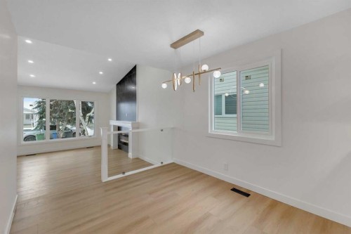 19 Cedargrove Place Sw, Calgary, AB - Indoor Photo Showing Other Room