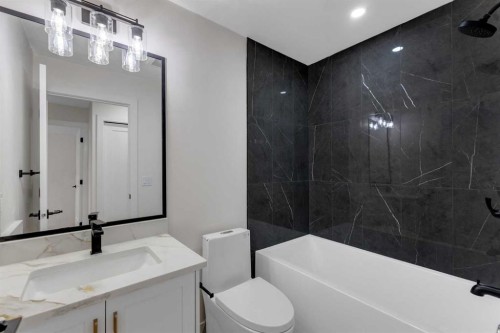 19 Cedargrove Place Sw, Calgary, AB - Indoor Photo Showing Bathroom