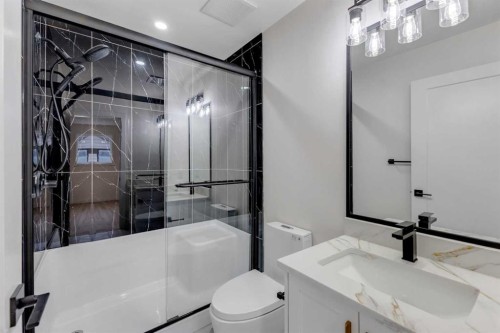 19 Cedargrove Place Sw, Calgary, AB - Indoor Photo Showing Bathroom