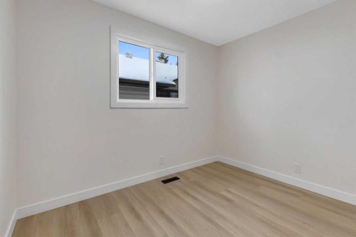 19 Cedargrove Place Sw, Calgary, AB - Indoor Photo Showing Other Room