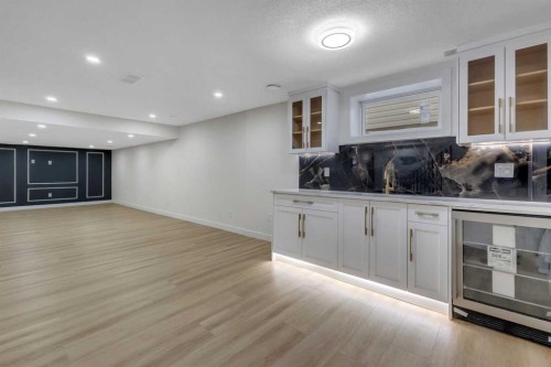 19 Cedargrove Place Sw, Calgary, AB - Indoor Photo Showing Kitchen