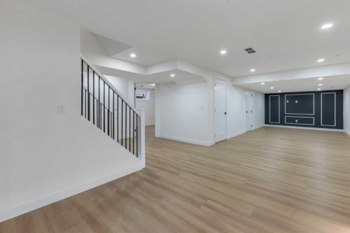 19 Cedargrove Place Sw, Calgary, AB - Indoor Photo Showing Other Room