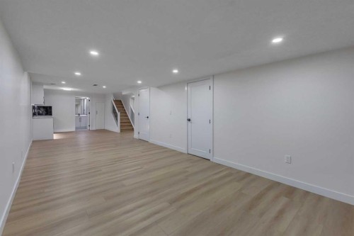 19 Cedargrove Place Sw, Calgary, AB - Indoor Photo Showing Other Room