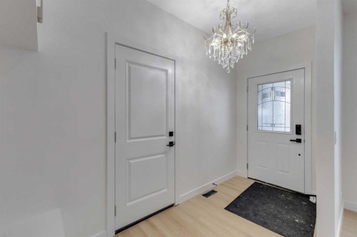 19 Cedargrove Place Sw, Calgary, AB - Indoor Photo Showing Other Room